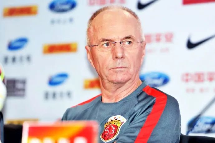 利物浦传奇赛再现经典瞬间 埃里克森抗癌坚守终