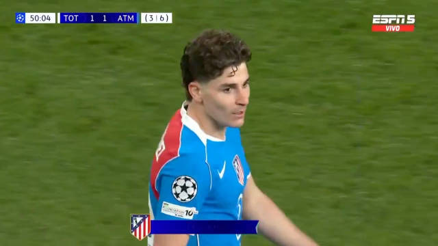 巴萨球迷带酒入场引争议 莱万梅开二度助球队大