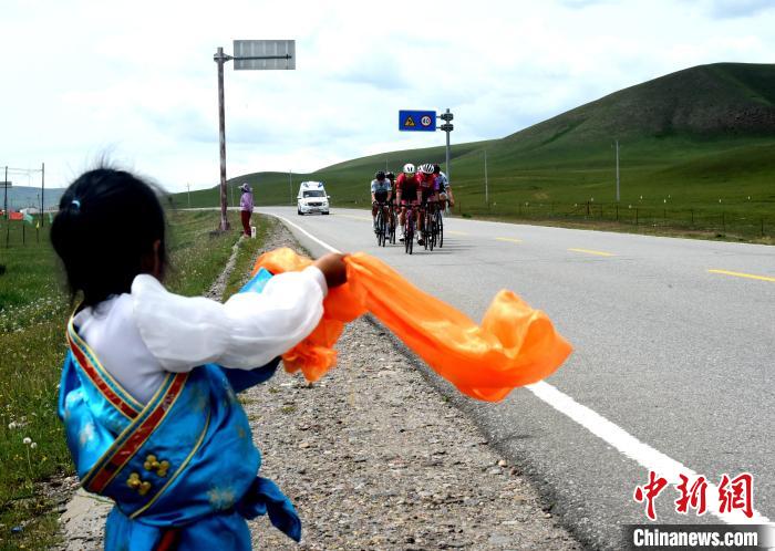 意大利车手维维亚尼勇夺环青海湖赛段冠军 海拔