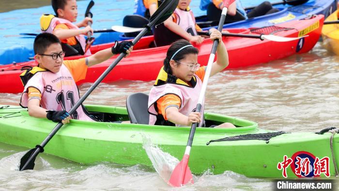 浦锦皮划艇校际联赛开赛 水上运动融入校园教育