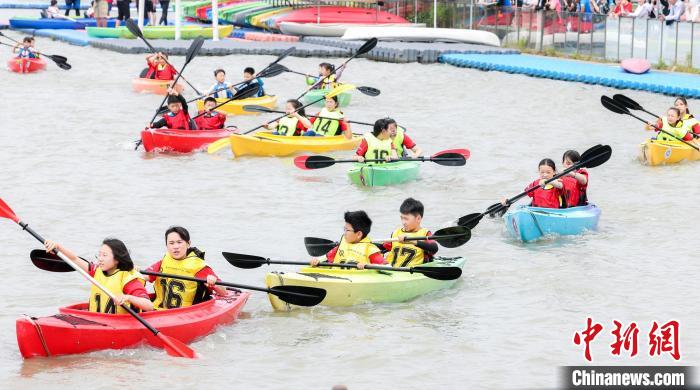 浦锦皮划艇校际联赛开赛 水上运动融入校园教育