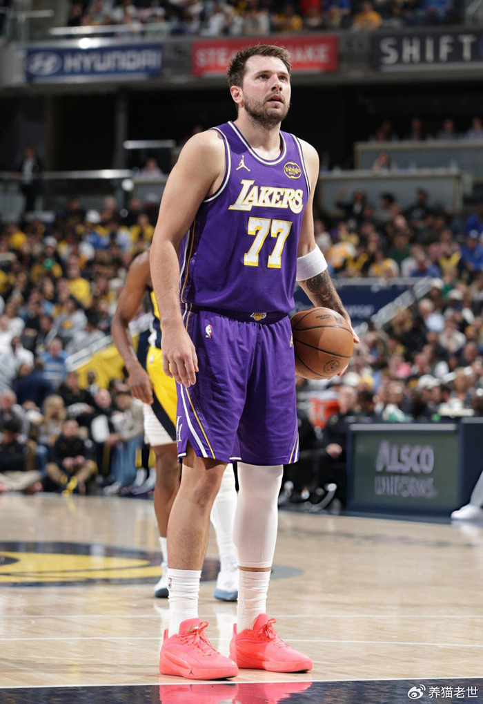 东契奇单节21分助湖人客场逆转步行者