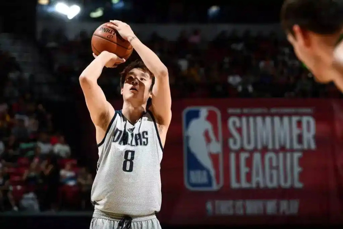 丁彦雨航回忆NBA征途：语言障碍与融入球队的挑